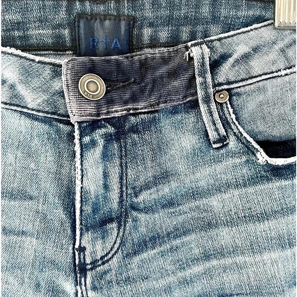 RtA Road to Awe Distressed Skinny Jeans Women's Size 26 - Picture 4 of 12